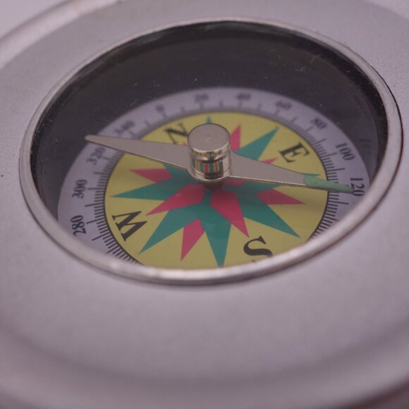 Pronto Innovations Toronton M2H 3B8 85-3771 Compass with Metal Tin - Picture 10 of 10